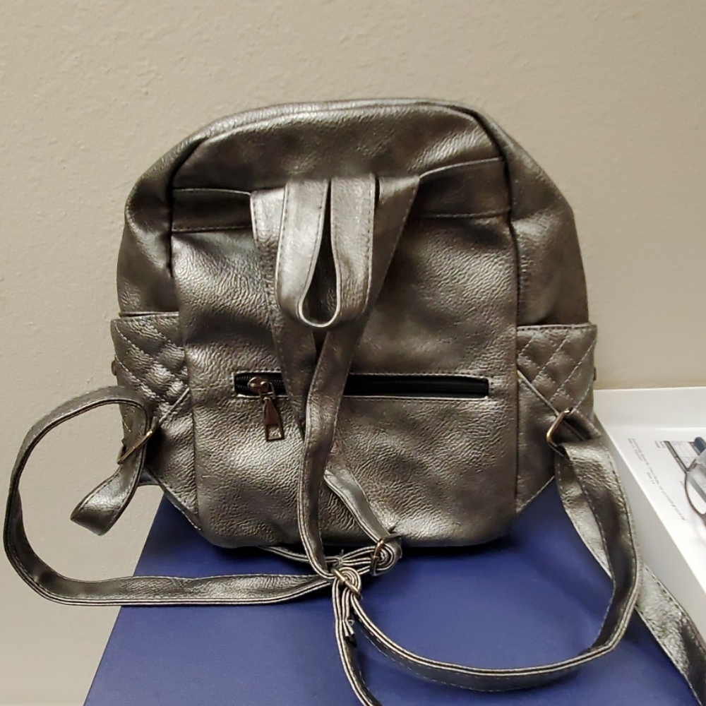Backpack - Picture 5 of 5